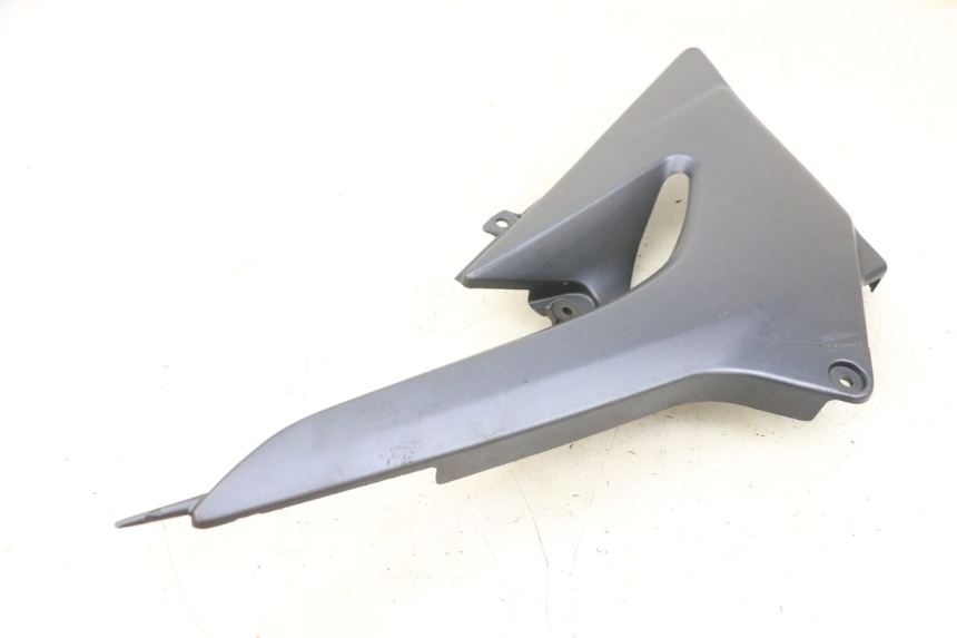 photo de CARENA SOTTO SELLA DESTRA KAWASAKI ZR 7 750 (1999 - 2004) - Zoom sullo stato d'uso