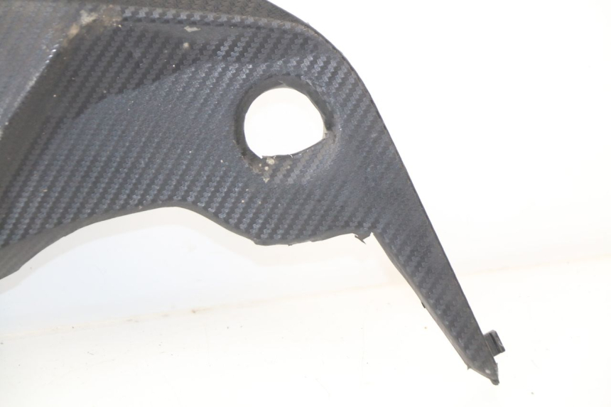 photo de COPERCHIO SOTTO SELLA KAWASAKI ER-6 ER6 N 650 (2009 - 2011) - Primo piano tecnico