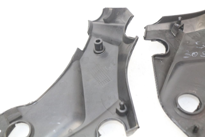 photo de COPERCHIO SOTTO SELLA KAWASAKI ER-6 ER6 N 650 (2009 - 2011) - Stato della superficie e materiale