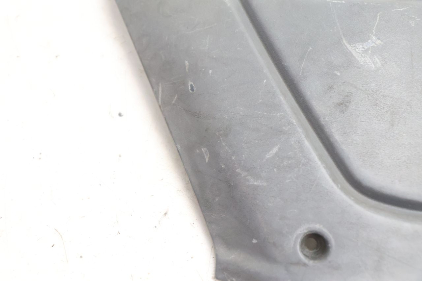 photo de COPERCHIO SOTTO SELLA PIAGGIO FLY 2T 50 (2004 - 2017) - Dettaglio del componente