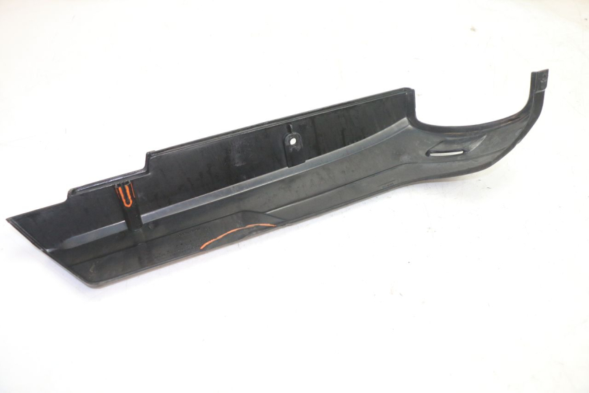 photo de CARENA SOTTO SELLA SINISTRA PEUGEOT 103 SPX CLIP 50 (1989 - 1992) - Vista d'insieme del prodotto