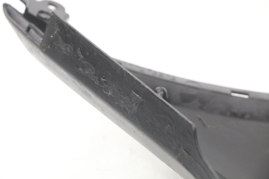 photo de COPERCHIO SOTTO SELLA SINISTRO YAMAHA AEROX NAKED 2T 50 (2013 - 2017) - Altra angolazione