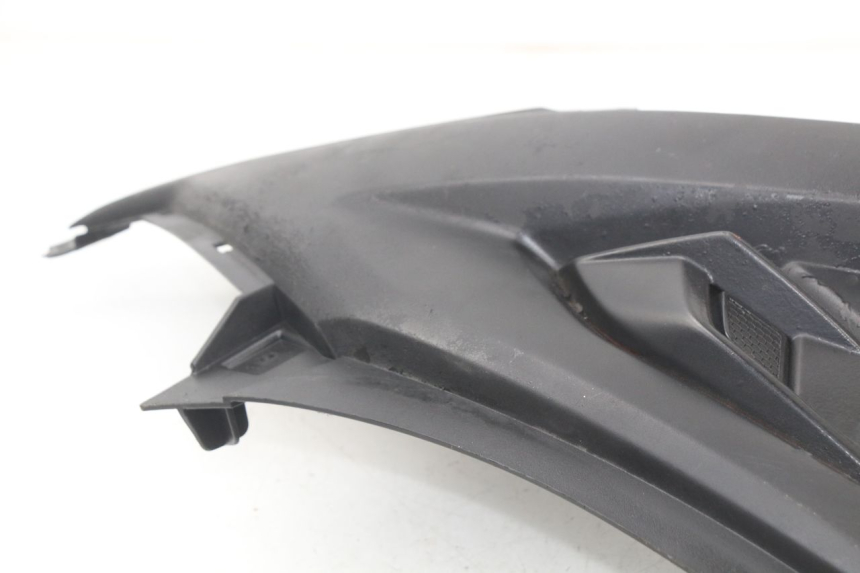 photo de COPERCHIO SOTTO SELLA SINISTRO YAMAHA AEROX NAKED 2T 50 (2013 - 2017) - Dettagli dei punti di fissaggio