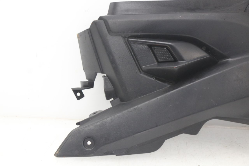 photo de COPERCHIO SOTTO SELLA SINISTRO YAMAHA AEROX NAKED 2T 50 (2013 - 2017) - Stato della superficie e materiale