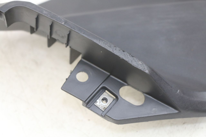 photo de COPERCHIO SOTTO SELLA SINISTRO KYMCO AGILITY 16+ 4T 50 (2018 - 2023) - Vista d'insieme del prodotto