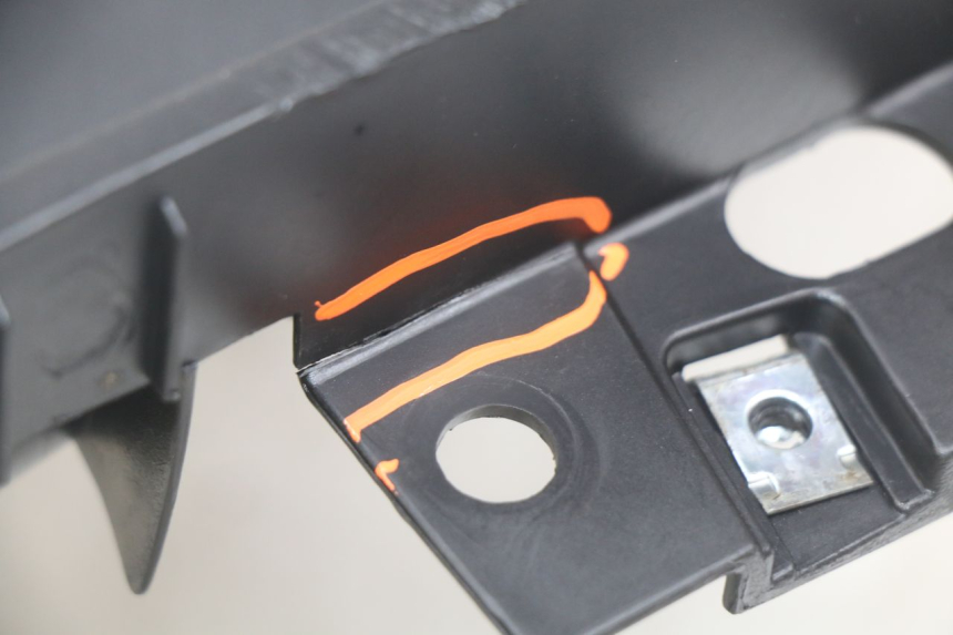 photo de COPERCHIO SOTTO SELLA SINISTRO KYMCO AGILITY 16+ 4T 50 (2018 - 2023) - Dettaglio del componente