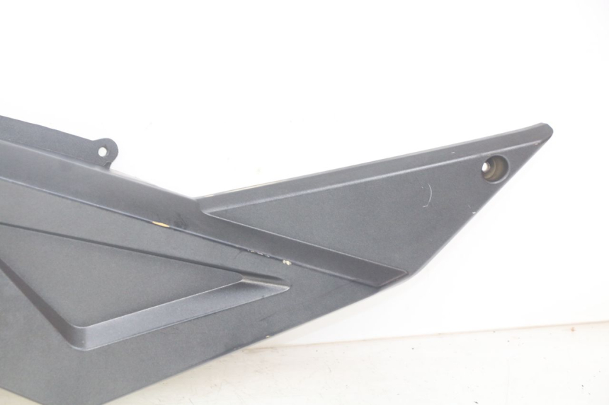 photo de CACHE SOTTO SELLA SINISTRO NECO ALEXONE 125 (2017 - 2024) - Zoom sui componenti