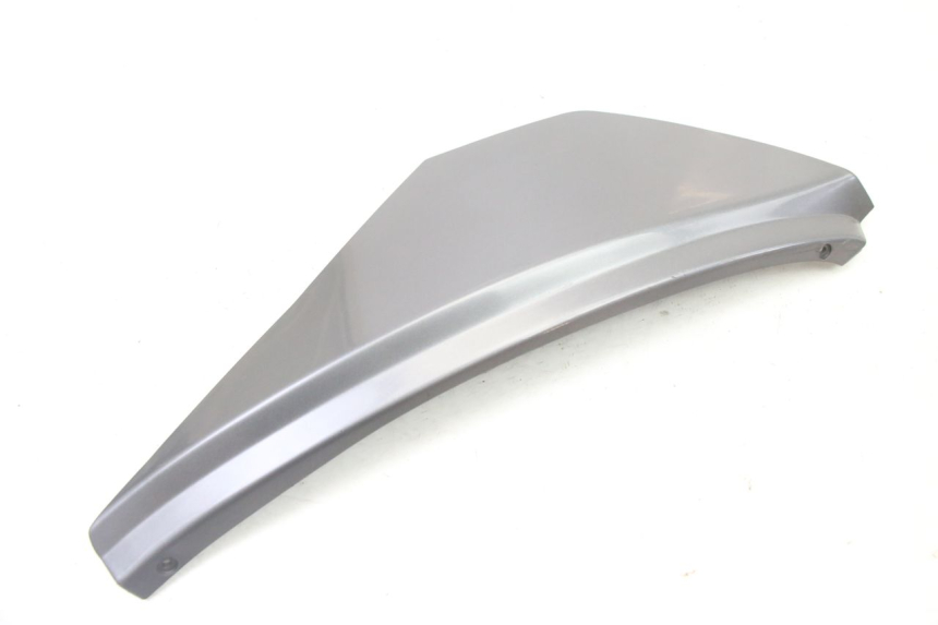 photo de COPERCHIO SOTTO SELLA SINISTRO APRILIA ATLANTIC 125 (2003 - 2009) - Dettaglio del componente