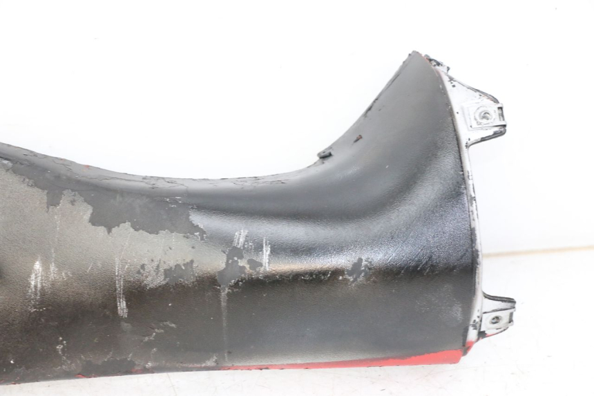 photo de CARENA SOTTO SELLA SINISTRA APRILIA RS 50 (1999 - 2005) - Dettagli dei punti di fissaggio