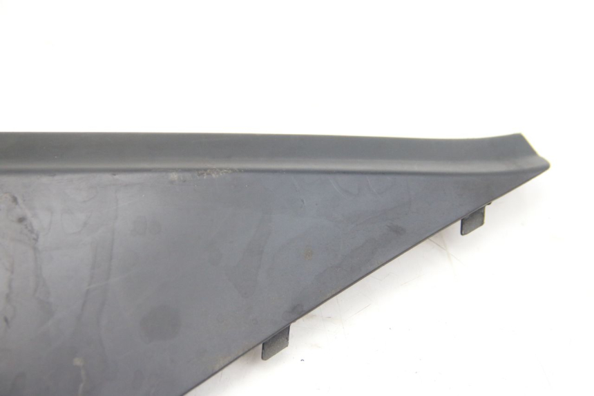 photo de COPERCHIO SOTTO SELLA SINISTRO APRILIA ATLANTIC 500 (2002 - 2003) - Zoom sullo stato d'uso