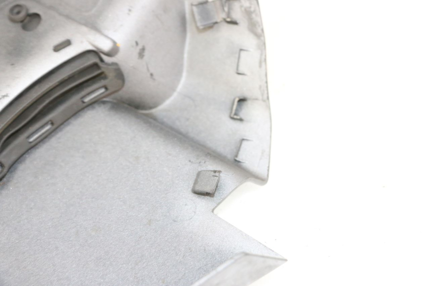 photo de CARENA SOTTO SELLA SINISTRA SUZUKI BURGMAN 650 (2013 - 2020) - Dettaglio del componente