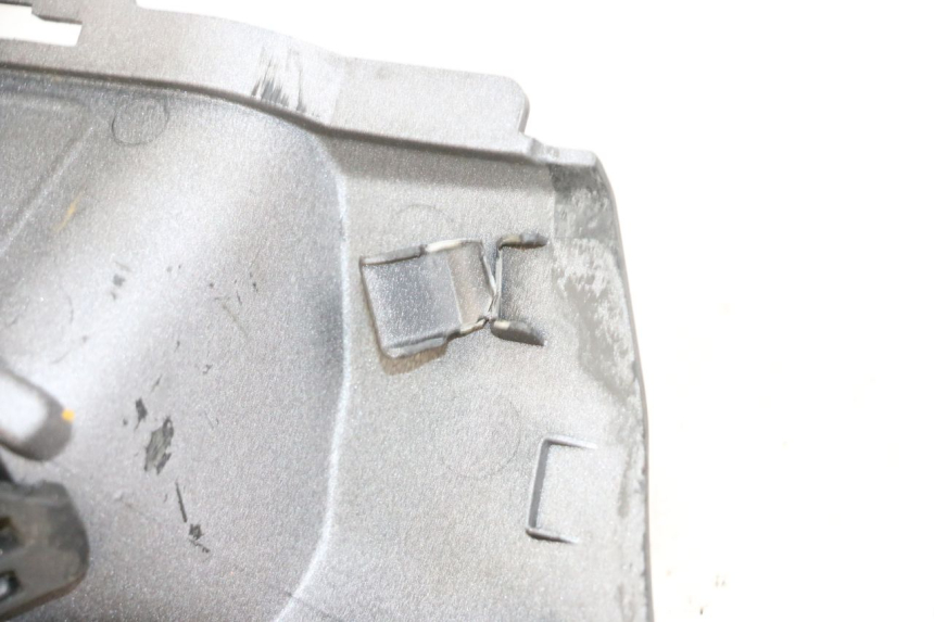 photo de CARENA SOTTO SELLA SINISTRA SUZUKI BURGMAN 650 (2013 - 2020) - Zoom sullo stato d'uso