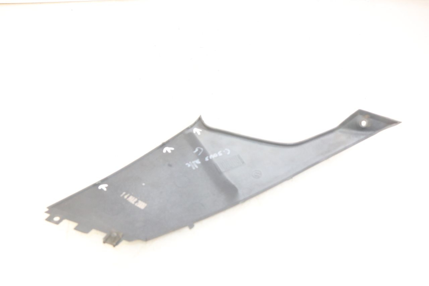 photo de COPERCHIO SOTTO SELLA SINISTRO BMW C1 125 (2000 - 2003) - Dettaglio del componente