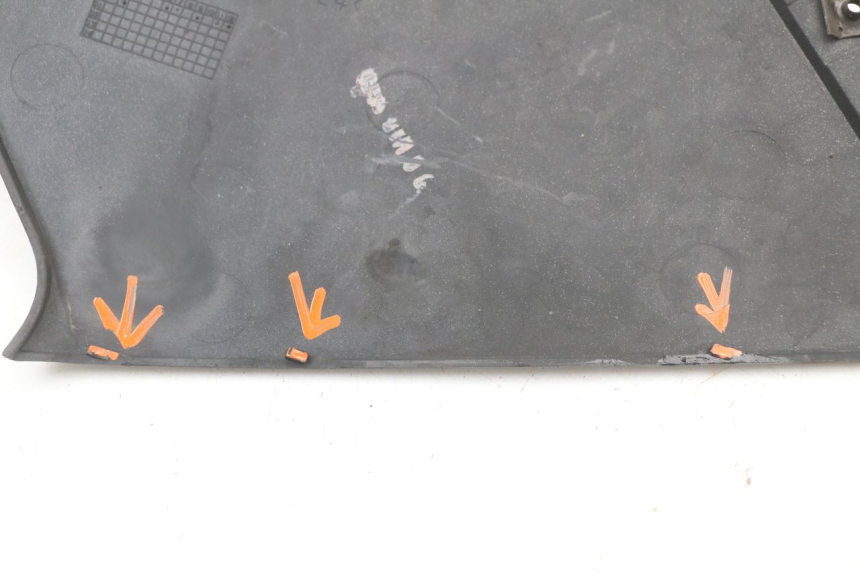 photo de COPERCHIO SOTTO SELLA SINISTRO BMW C1 125 (2000 - 2003) - Primo piano tecnico