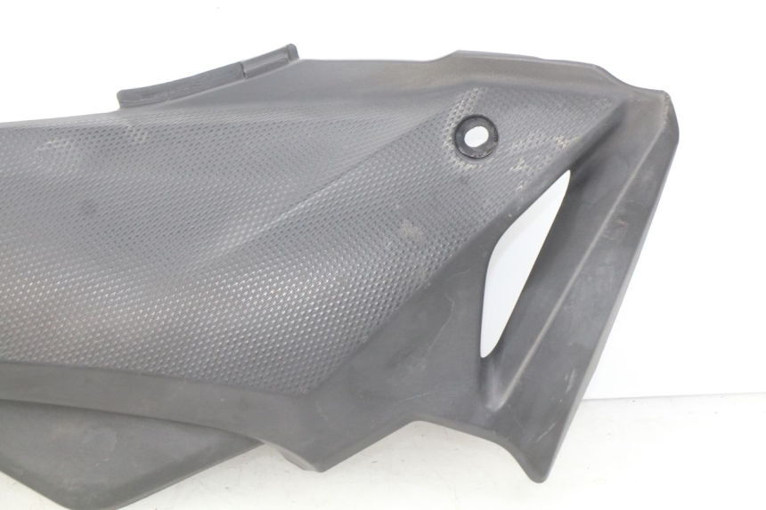 photo de COPERCHIO SOTTO SELLA SINISTRO HONDA CBRF CBR-F PC41 600 (2011 - 2013) - Stato della superficie e materiale
