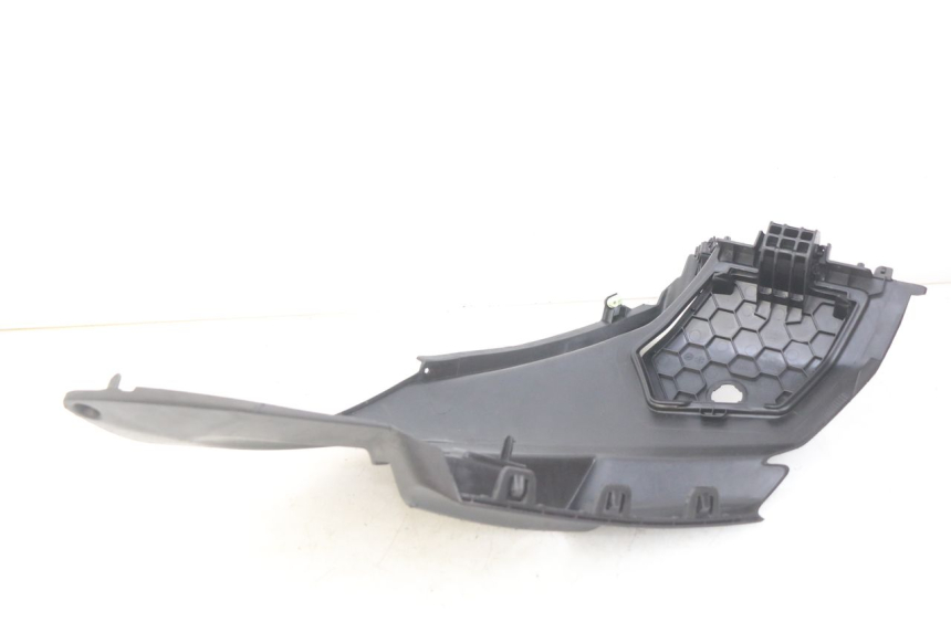 photo de CACHE SOTTO SELLA SINISTRO PEUGEOT CITYSTAR 125 (2011 - 2017) - Dettaglio del componente