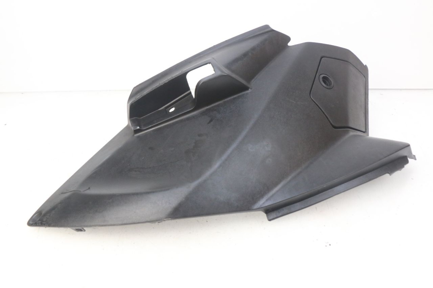 photo de COPERCHIO SOTTO SELLA SINISTRO PEUGEOT CITYSTAR 50 (2013 - 2017) - Primo piano tecnico