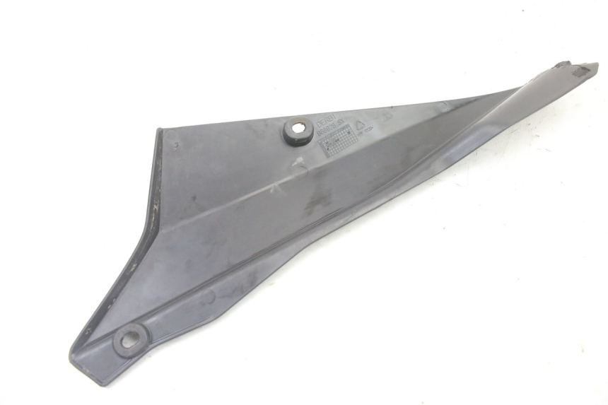 photo de CARENA SOTTO SELLA SINISTRA DERBI SENDA SM DRD X-TREME 50 (2011 - 2017) - Altra angolazione