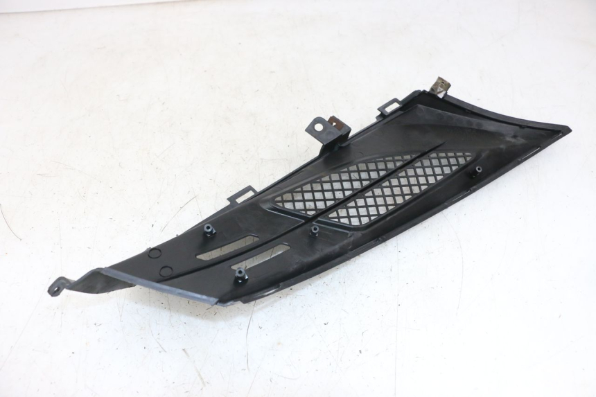 photo de COPERCHIO SOTTO SELLA SINISTRO KYMCO DINK 4T 50 (2007 - 2018) - Altra angolazione