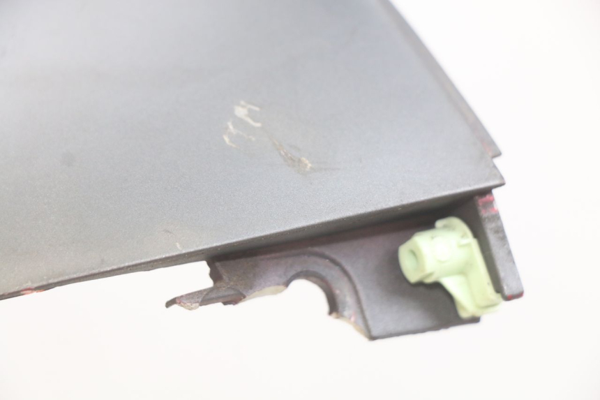 photo de CACHE SOTTO SELLA SINISTRA PEUGEOT DJANGO 4T 50 (2014 - 2019) - Zoom sullo stato d'uso