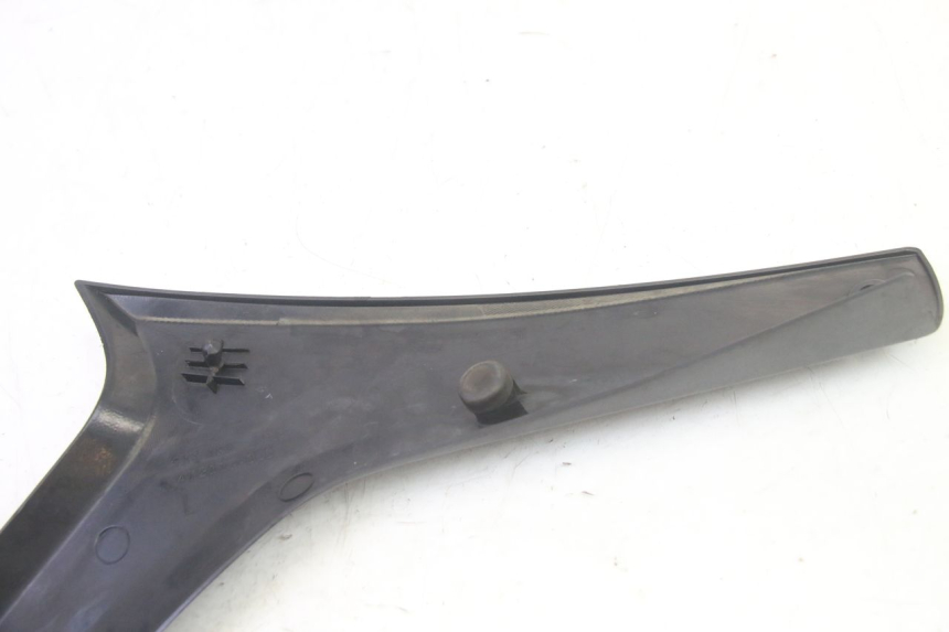 photo de CARENA SOTTO SELLA SINISTRA SUZUKI DL V STROM 1000 (2002 - 2007) - Dettagli dei punti di fissaggio