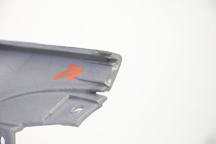 photo de CACHE SOTTO SELLA SINISTRO SYM FIDDLE 3 III 125 (2014 - 2020) - Marcature e riferimenti originali