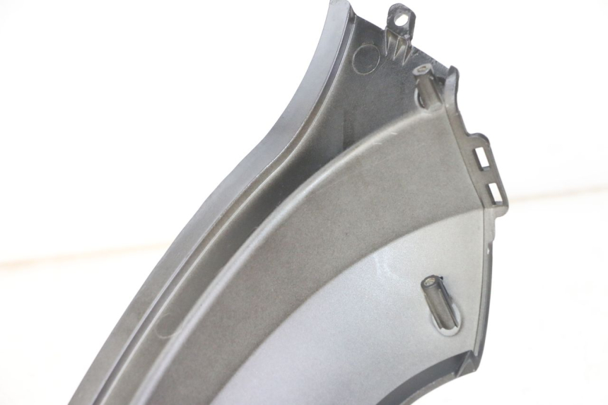 photo de CARENA SOTTO SELLA SINISTRA SYM FIDDLE 3 III 50 (2014 - 2020) - Dettaglio del componente