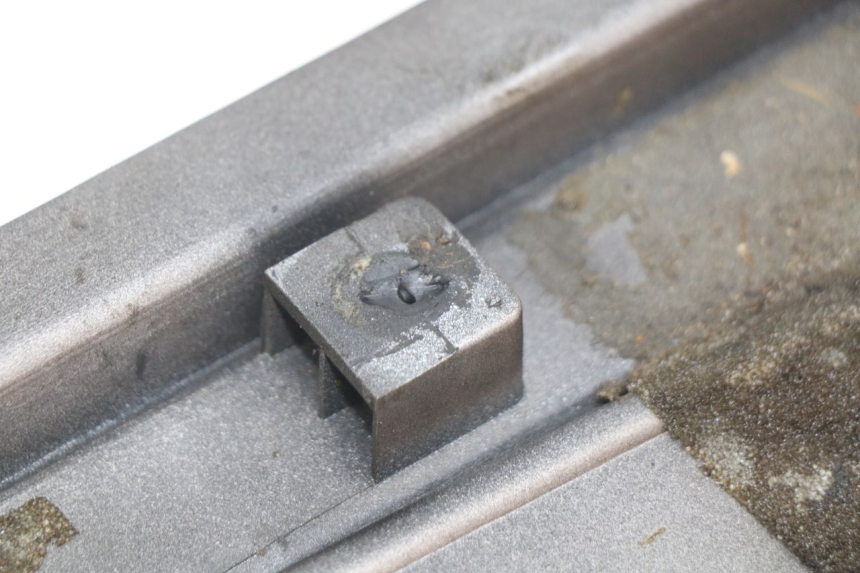 photo de CACHE SOTTO SELLA SINISTRO YAMAHA FJ 3CX 1200 (1986 - 1996) - Dettagli dei punti di fissaggio