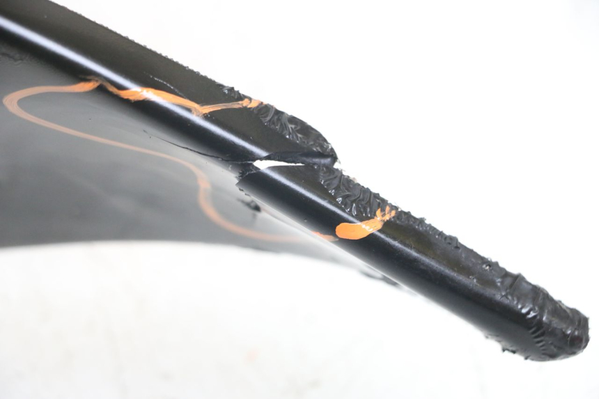 photo de CACHE SOTTO SELLA SINISTRO YAMAHA FJ 3CX 1200 (1986 - 1996) - Primo piano ad alta risoluzione