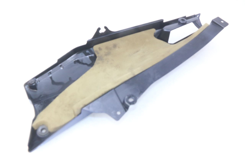 photo de COPERCHIO SOTTO SELLA SINISTRO YAMAHA FJR ABS 1300 (2016 - 2020) - Dettagli dei punti di fissaggio