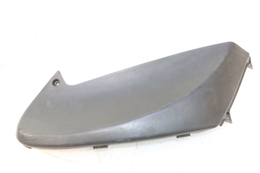 photo de COPERCHIO SOTTO SELLA SINISTRO PIAGGIO FLY 2T 50 (2004 - 2017) - Dettaglio del componente
