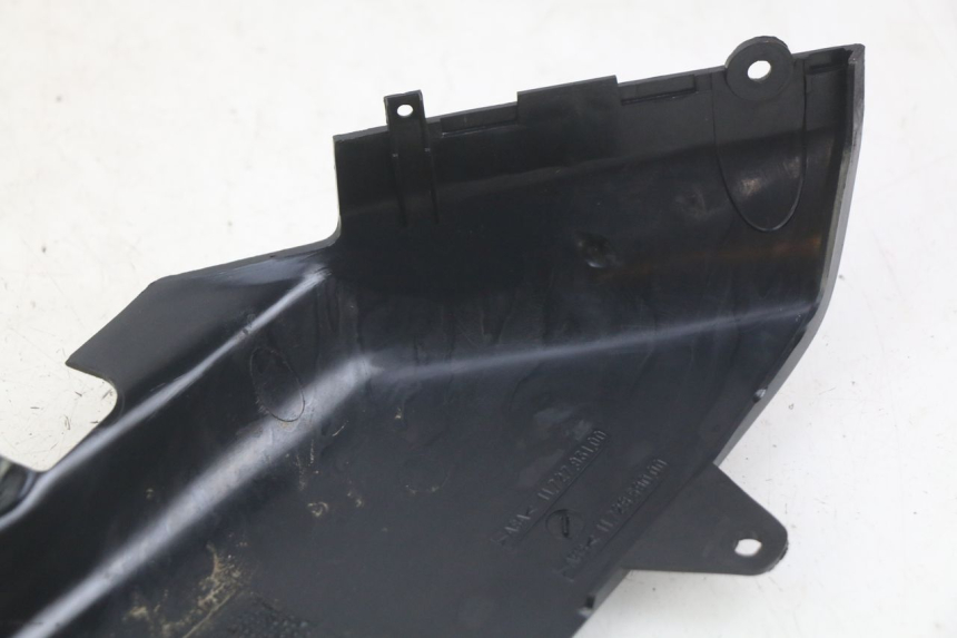 photo de CACHE SOTTO SELLA SINISTRO PEUGEOT FOX 50 (1995 - 2003) - Zoom sullo stato d'uso