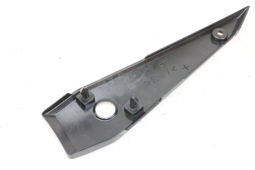 photo de CARENA SOTTO SELLA SINISTRA YAMAHA FZ1 FAZER 1000 (2007 - 2009) - Zoom sullo stato d'uso