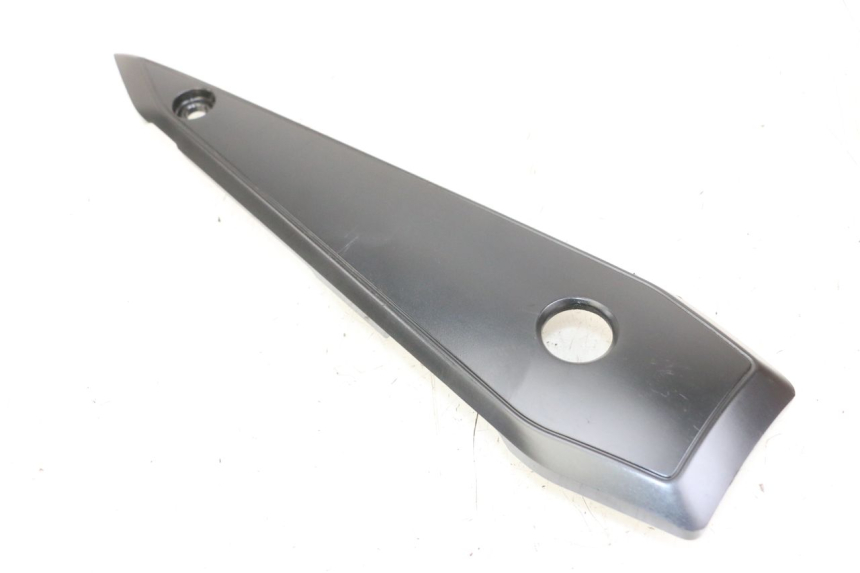 photo de CARENA SOTTO SELLA SINISTRA YAMAHA FZ1 FAZER 1000 (2007 - 2009) - Altra angolazione