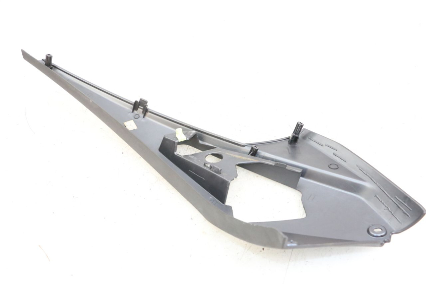 photo de CARENA SOTTO SELLA SINISTRA PEUGEOT GEOPOLIS RS 125 (2007 - 2009) - Dettaglio del componente