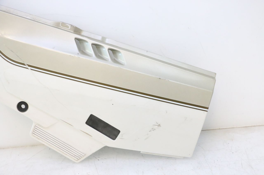 photo de CARENA SOTTO SELLA SINISTRA KAWASAKI GPX F ZX750F 750 (1986 - 1990) - Primo piano tecnico