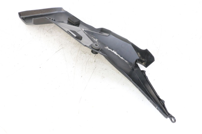 photo de CARENA SOTTO SELLA SINISTRA SUZUKI GSR 750 (2011 - 2017) - Primo piano tecnico