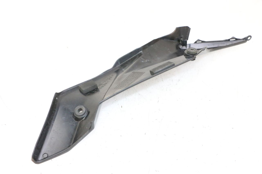 photo de CARENA SOTTO SELLA SINISTRA SUZUKI GSR 750 (2011 - 2017) - Zoom sullo stato d'uso