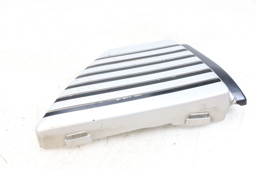 photo de CARENA SOTTO SELLA SINISTRA SUZUKI GSX E 250 (1982 - 1983) - Primo piano tecnico