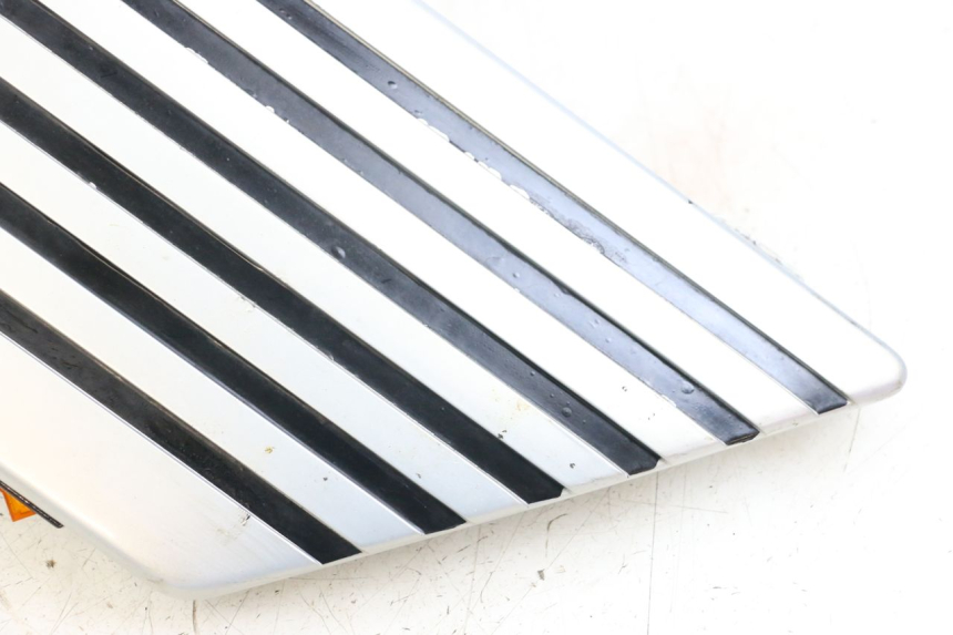 photo de CARENA SOTTO SELLA SINISTRA SUZUKI GSX E 250 (1982 - 1983) - Stato della superficie e materiale