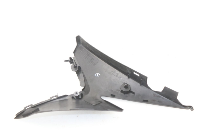 photo de COPERCHIO SOTTO SELLA SINISTRO SUZUKI GSX-R GSXR K16 1000 (2012 - 2016) - Zoom sullo stato d'uso