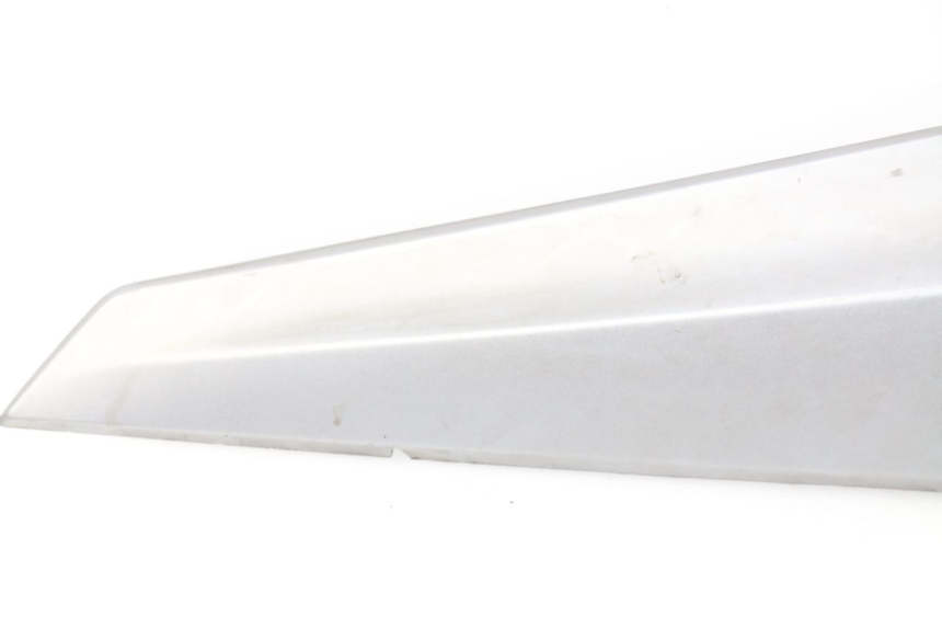 photo de COPERCHIO SOTTO SELLA SINISTRO SYM GTS EFI ABS 125 (2012 - 2016) - Stato della superficie e materiale