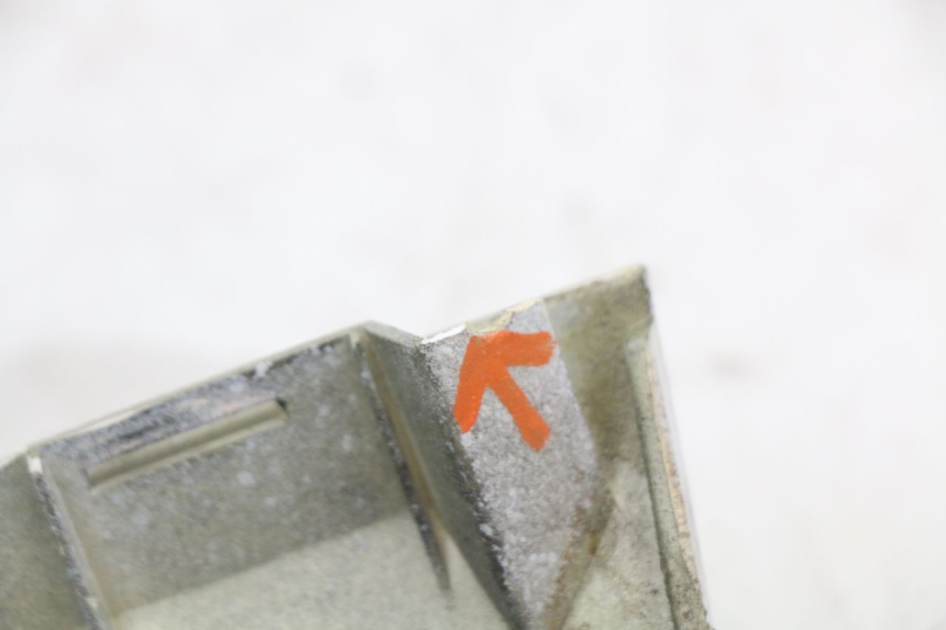 photo de CARENA SOTTO SELLA SINISTRA HONDA NES AROBASE 125 (2000 - 2003) - Primo piano tecnico