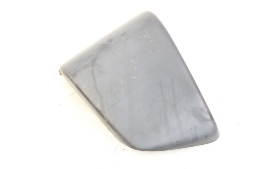 photo de CARENA SOTTO SELLA SINISTRA HONDA VT C2 SHADOW 750 (1997 - 2001) - Dettagli dei punti di fissaggio