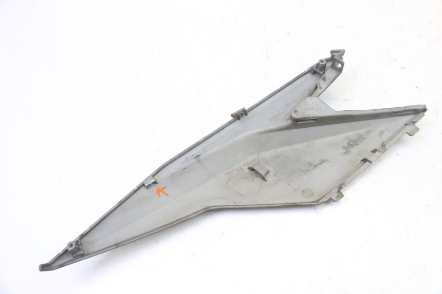 photo de COPERCHIO SOTTO SELLA SINISTRO SYM JET 14 4T 50 (2018 - 2022) - Altra angolazione