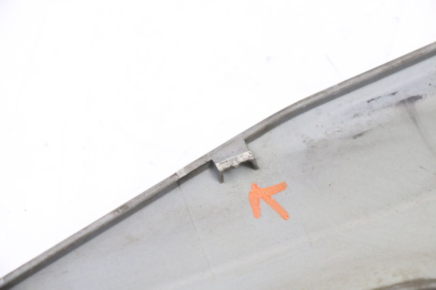 photo de COPERCHIO SOTTO SELLA SINISTRO SYM JET 14 4T 50 (2018 - 2022) - Primo piano tecnico