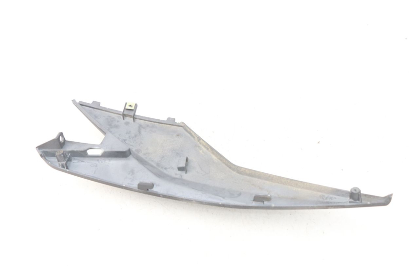 photo de COPERCHIO SOTTO SELLA SINISTRO SYM JET 4 4T 50 (2018 - 2021) - Primo piano tecnico