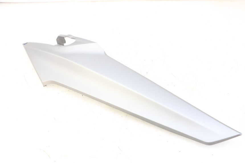 photo de CARENA SOTTO SELLA SINISTRA SYM JOYMAX 125 (2010 - 2017) - Dettagli dei punti di fissaggio