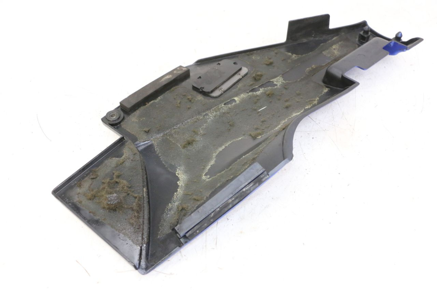 photo de COPERCHIO SOTTO SELLA SINISTRO KAWASAKI GTR 1000 (1994 - 2004) - Zoom sullo stato d'uso