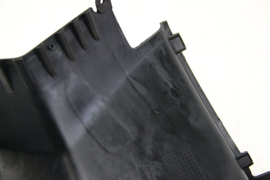 photo de CACHE SOTTO SELLA SINISTRO PEUGEOT KISBEE 2T 50 (2018 - 2022) - Caratteristiche distintive